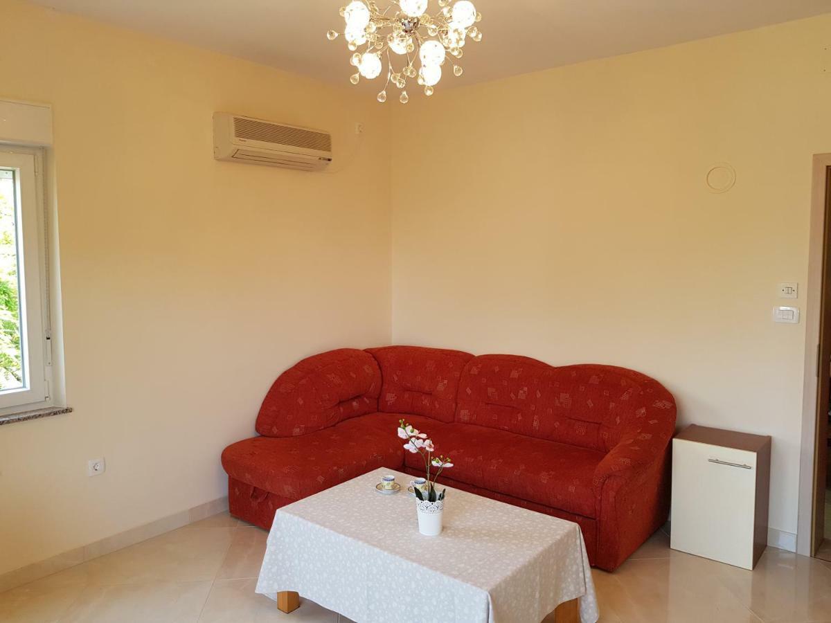 Apartman Vesna Малинска Екстериор снимка