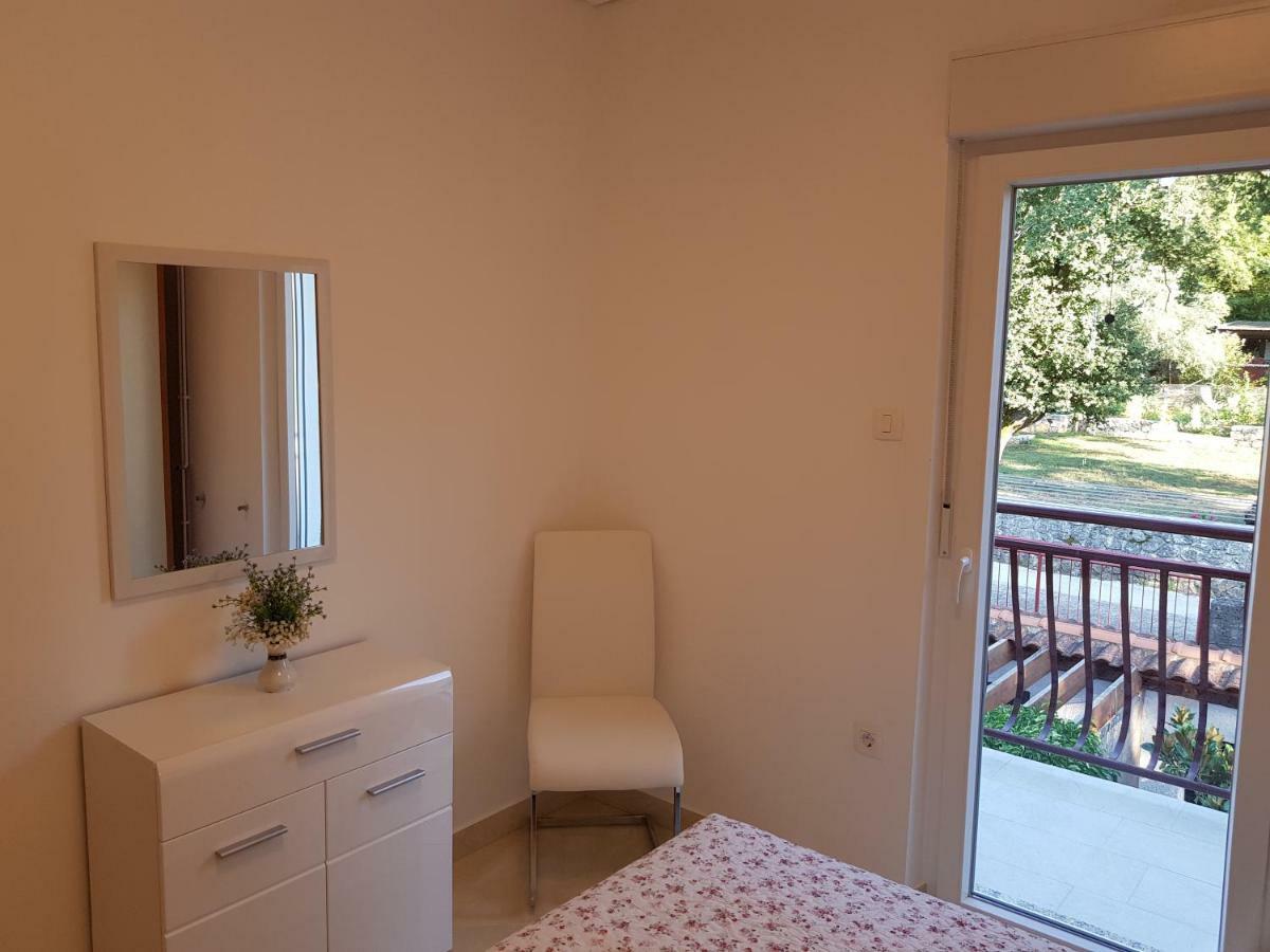 Apartman Vesna Малинска Екстериор снимка