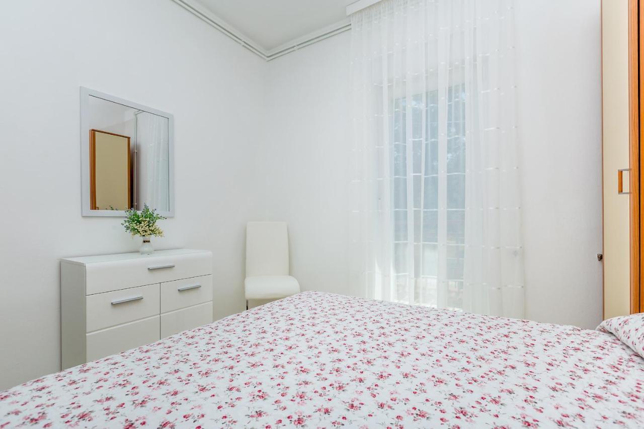Apartman Vesna Малинска Екстериор снимка